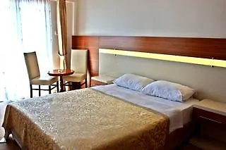 Ξενοδοχείο Miramar 4*